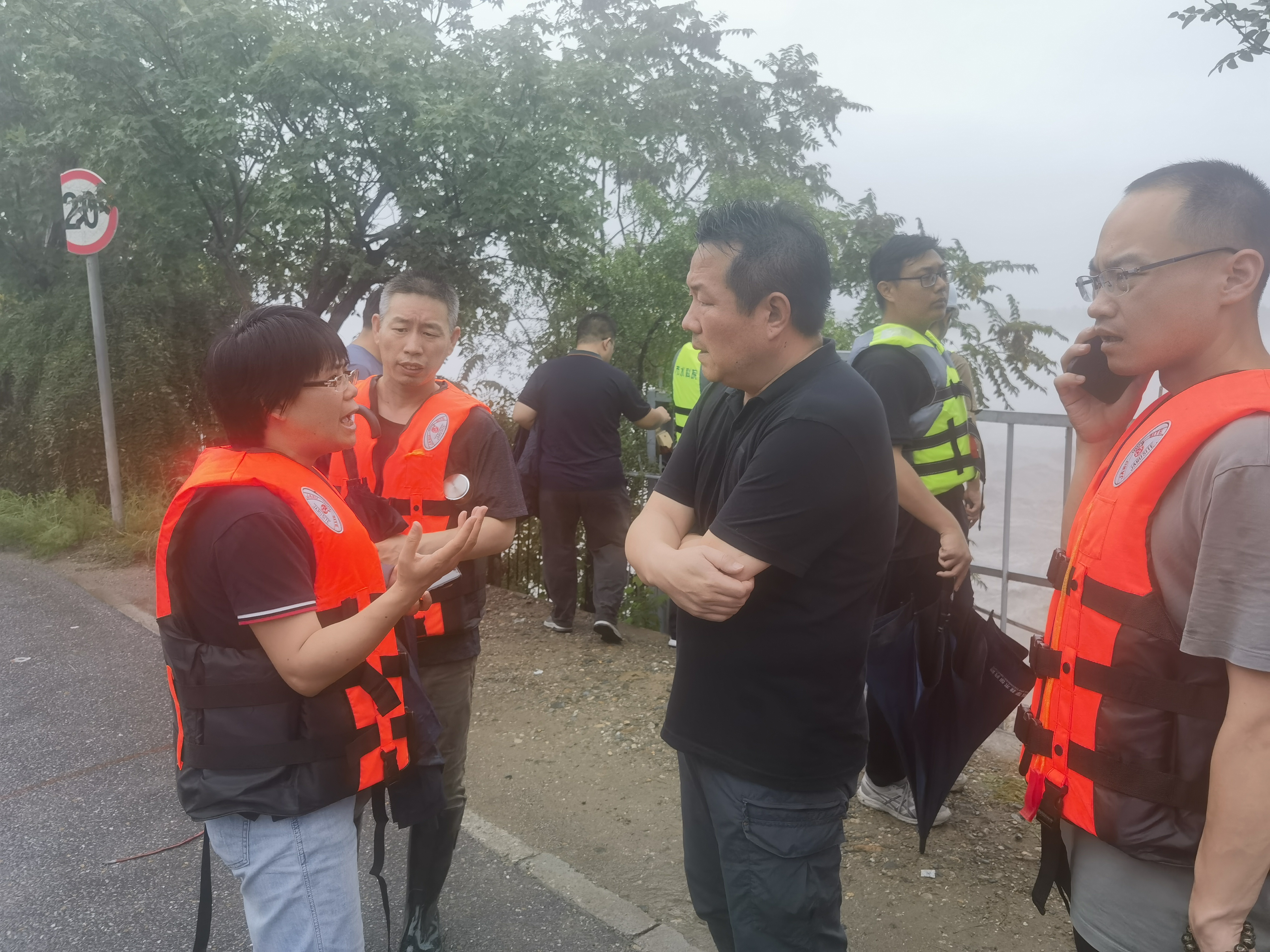 “險情”就是命令 宛平湖末端中堤防汛搶險現場第一時