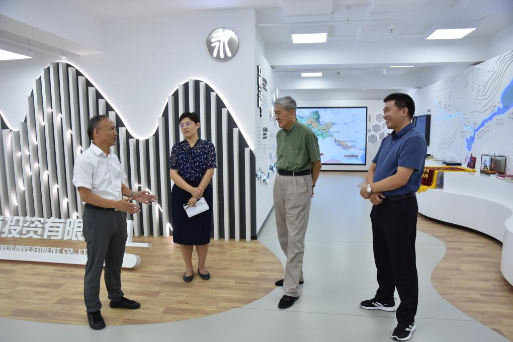 公司舉辦《鍛造戰無不勝的鐵軍》講座