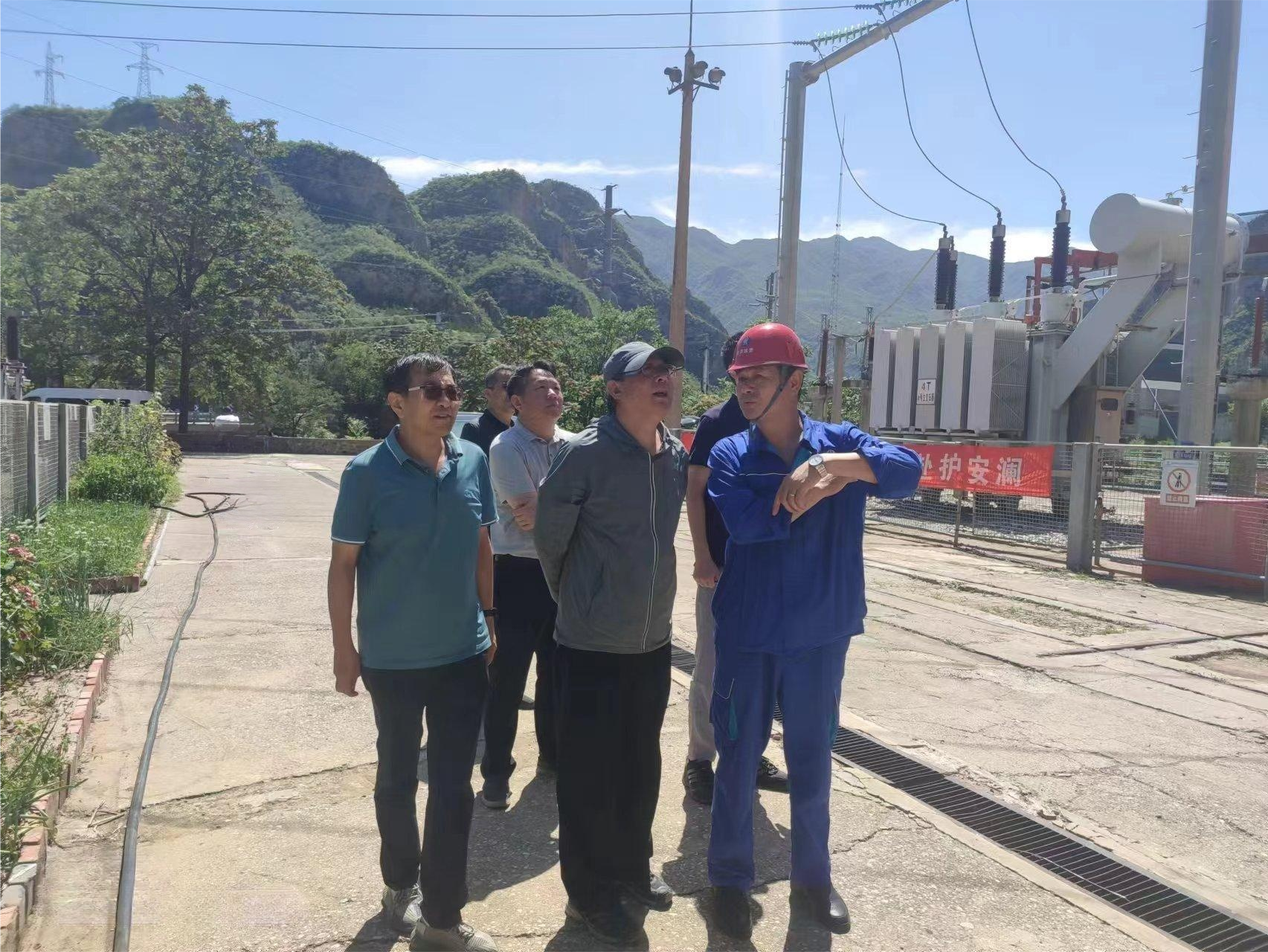 公司主要領導檢查“兩站兩壩”受災情況