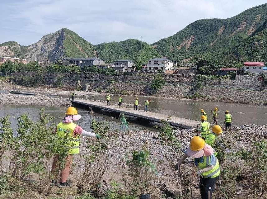 爭分奪秒  決戰決勝——北京分公司全力打贏門頭溝河道應急清理“收官戰”