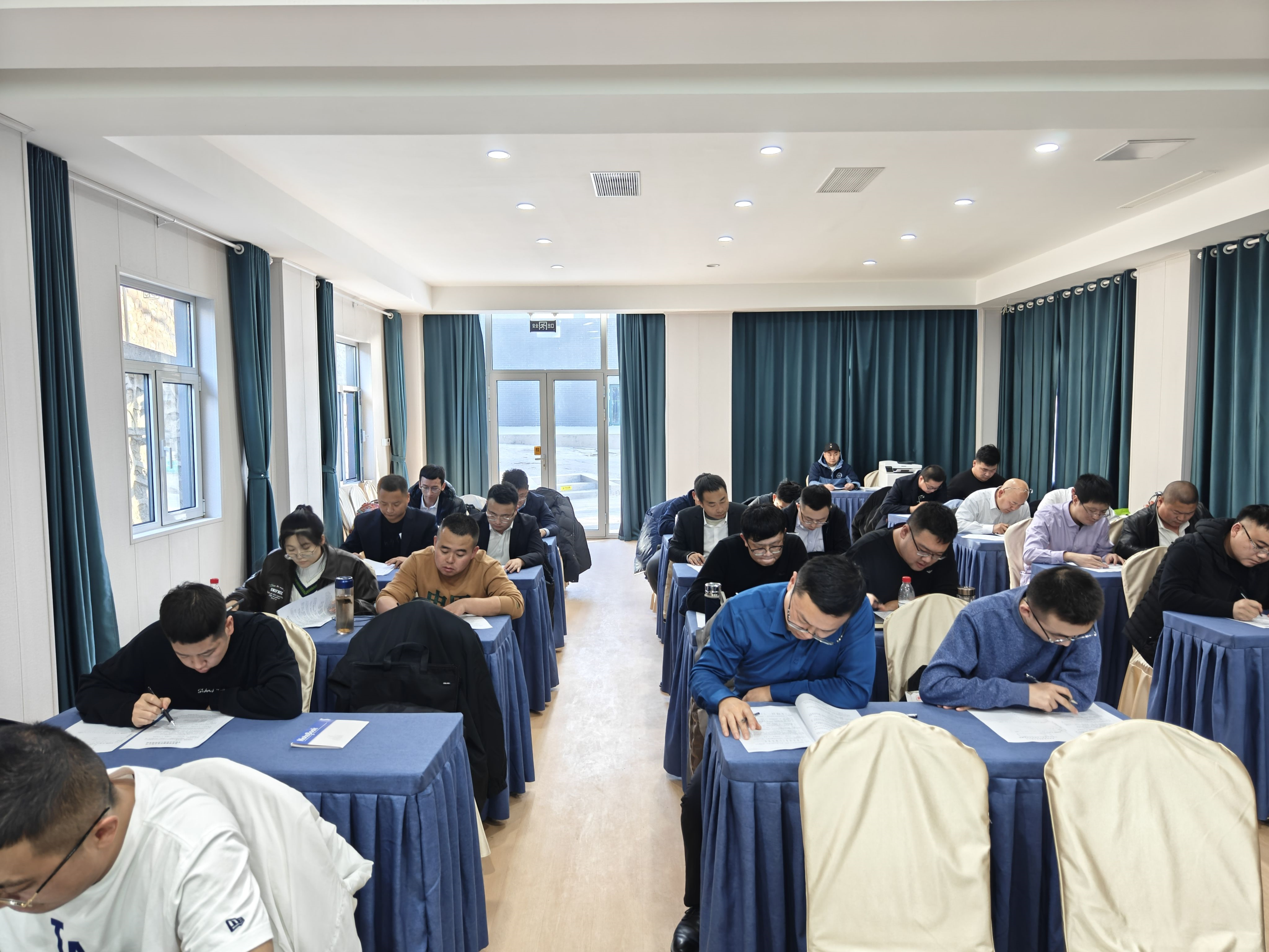 公司專職安全管理人員培訓圓滿結業