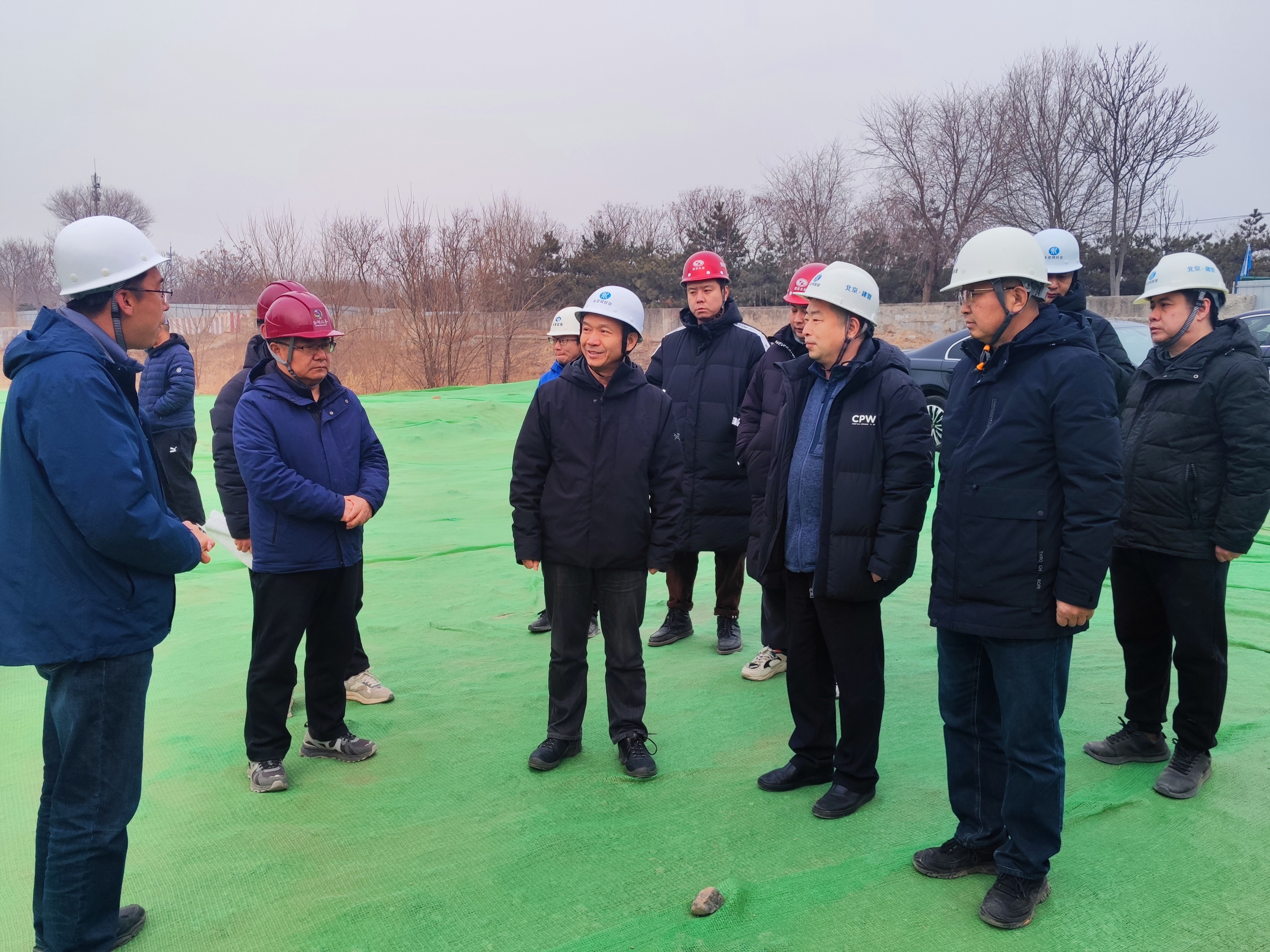 公司主要領導檢查永定河北京段在建項目并慰問一線建設者
