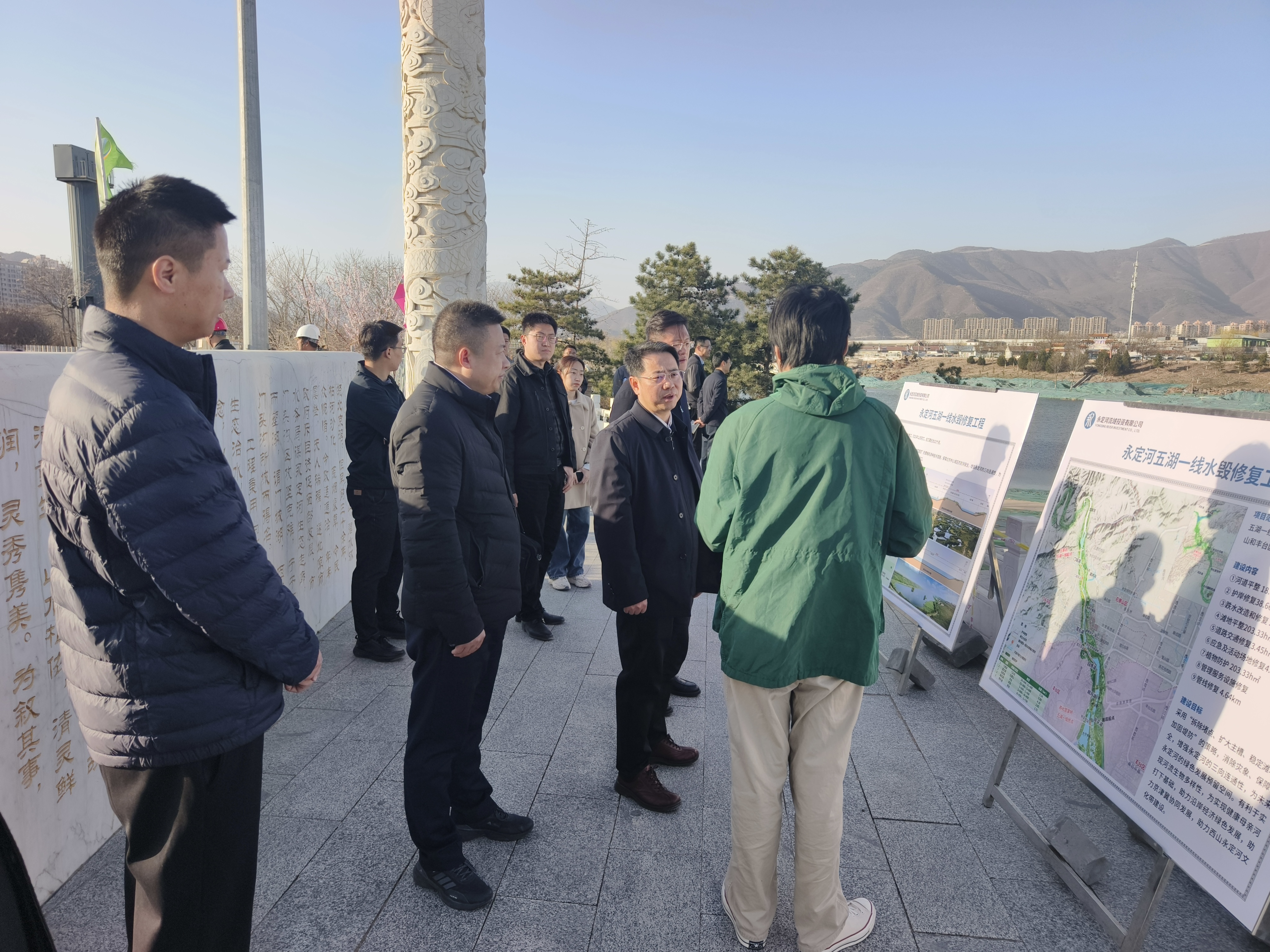 門頭溝區區長呂晨飛一行調研門城湖災后恢復重建工作