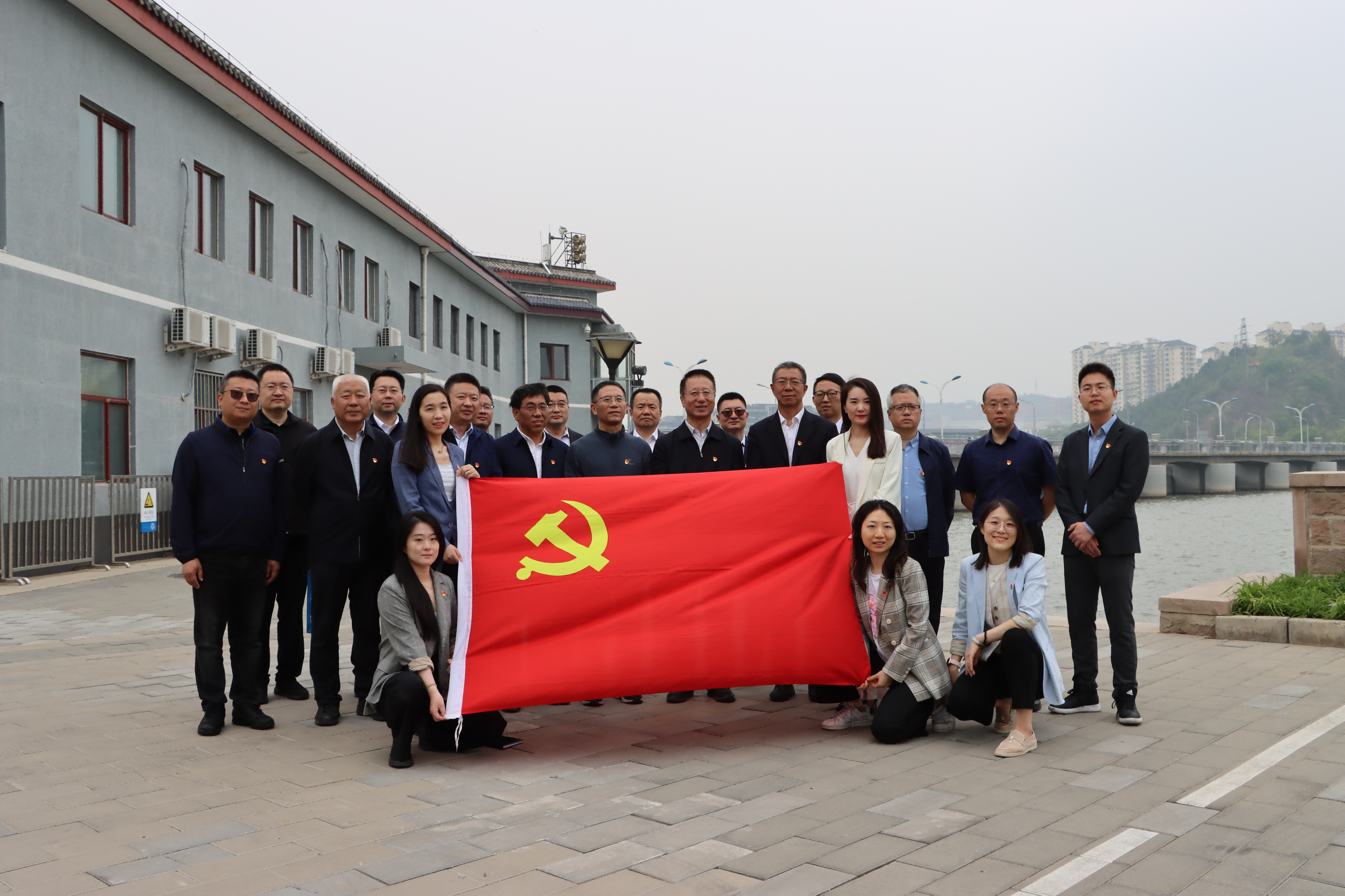 公司總部黨支部與國家開發銀行能源水利業務部黨支部聯合開展主題黨日活動