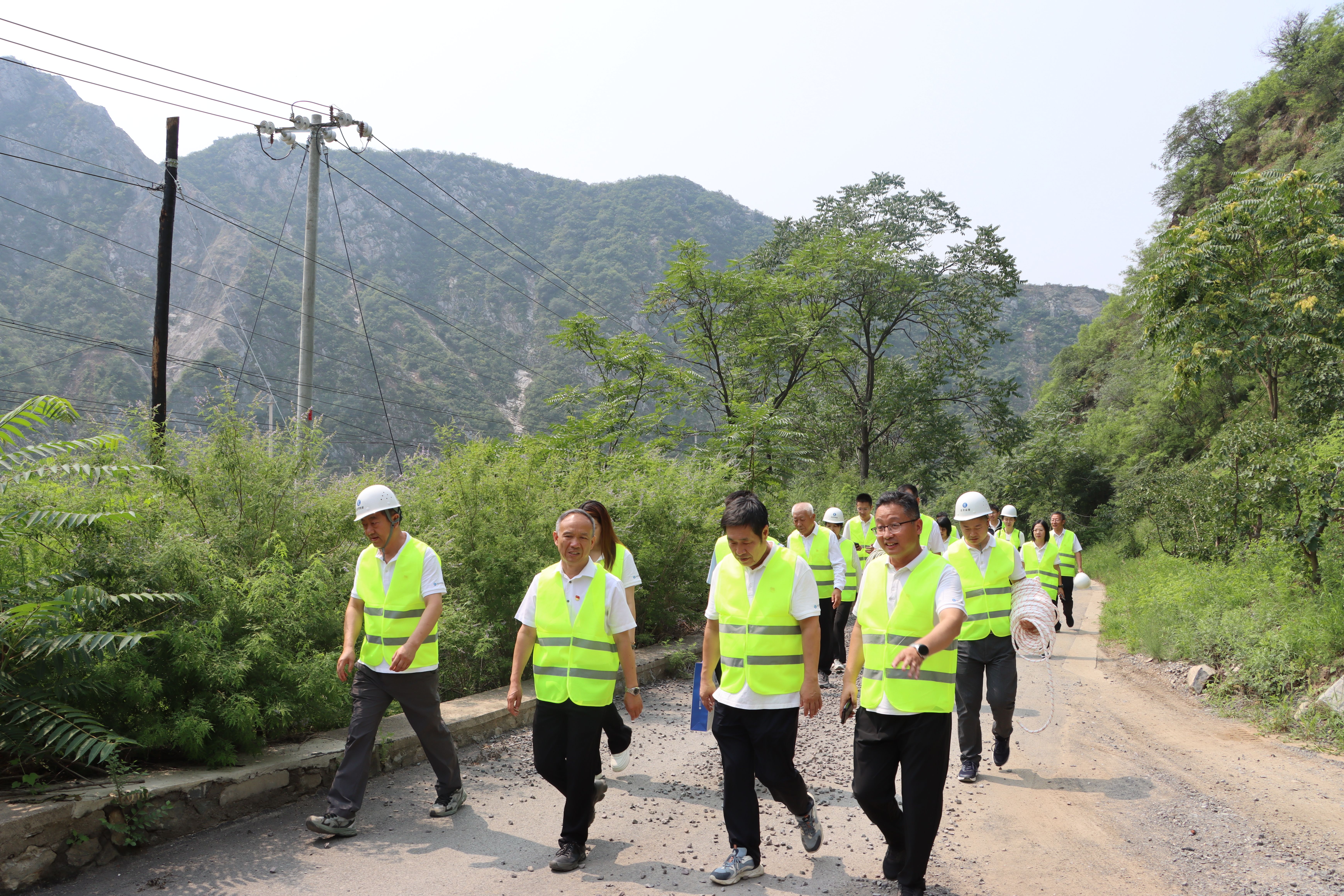 公司主要領導深入基層黨建聯系點講授紀律黨課并參加主題黨日活動