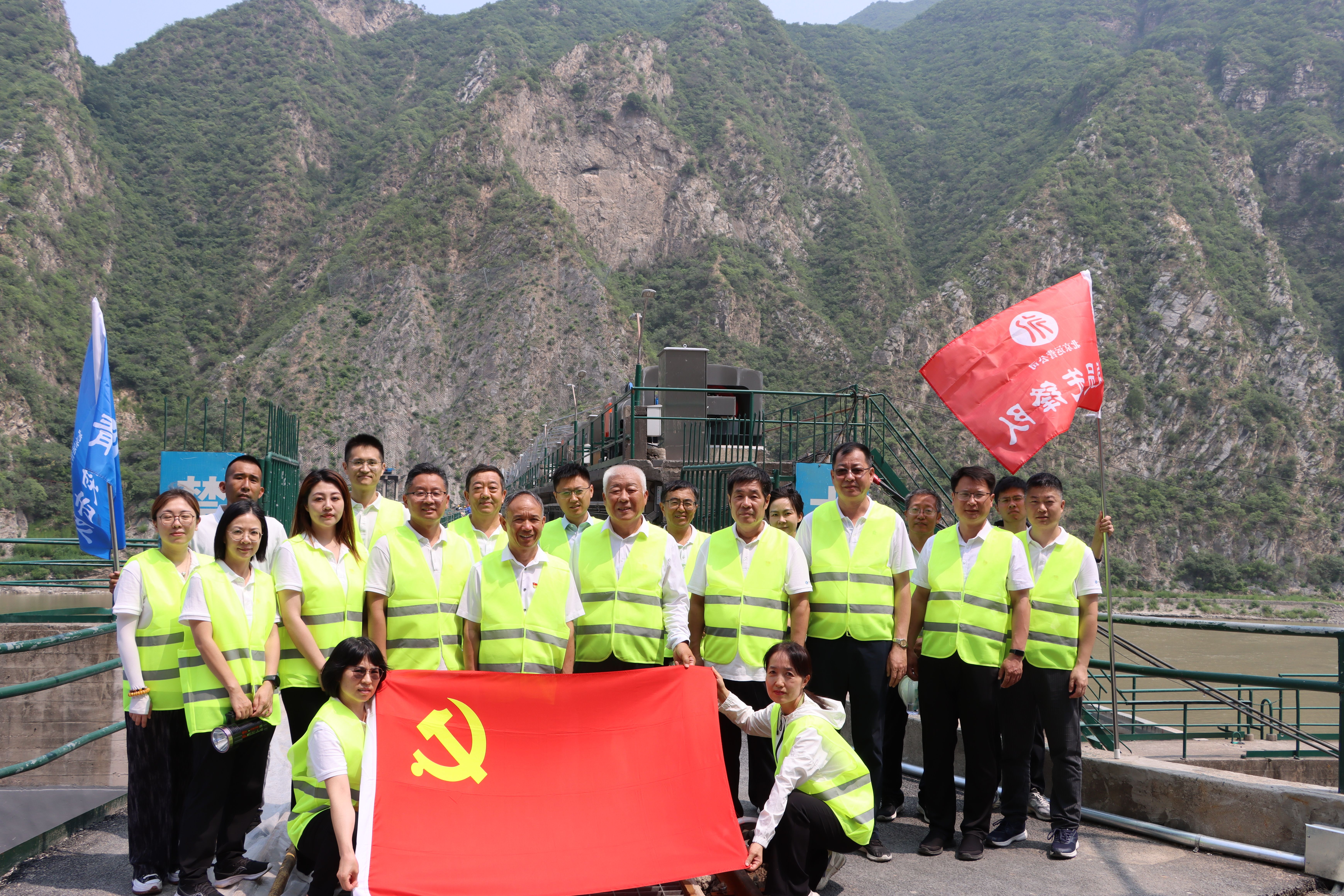 公司主要領導深入基層黨建聯系點講授紀律黨課并參加主題黨日活動