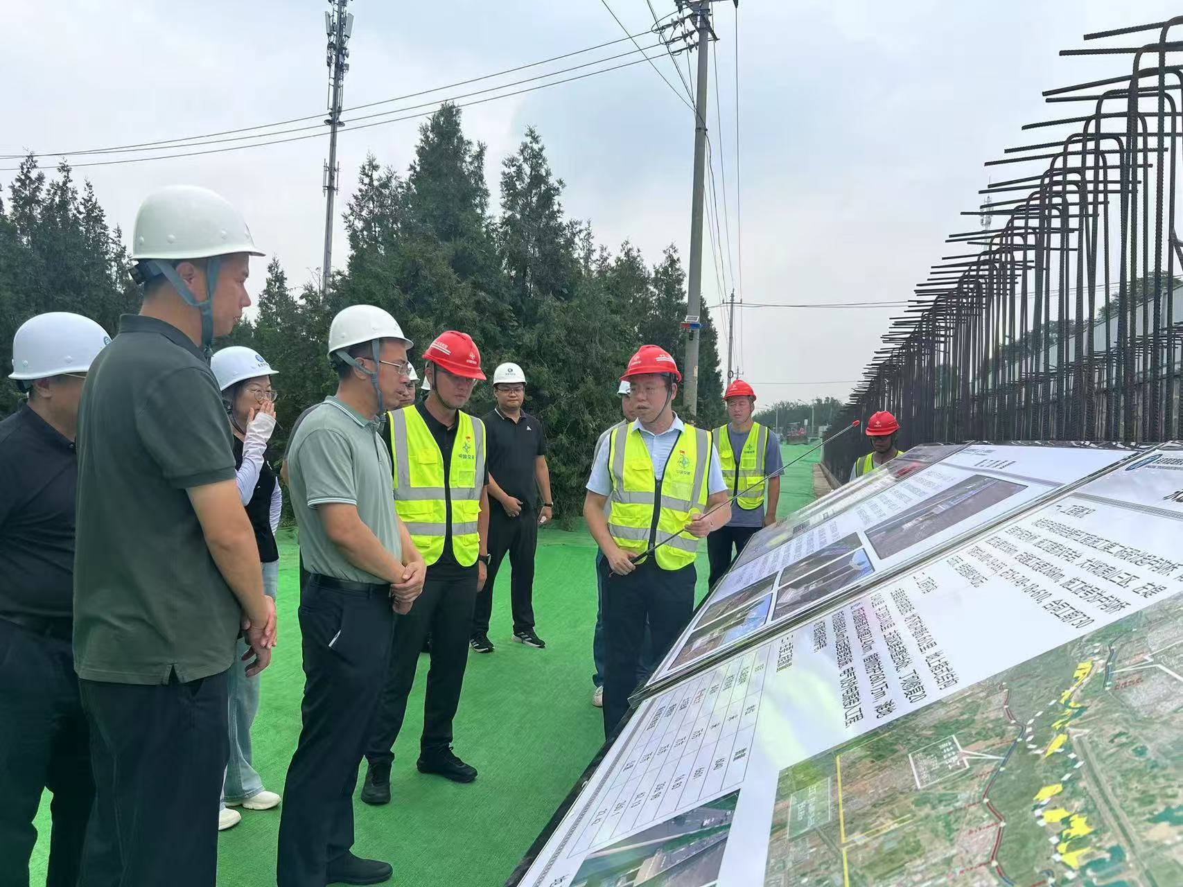 豐臺區政府調研“兩園一河”濱水空間開放共享和北京災后恢復重建與綜合提升項目建設情況