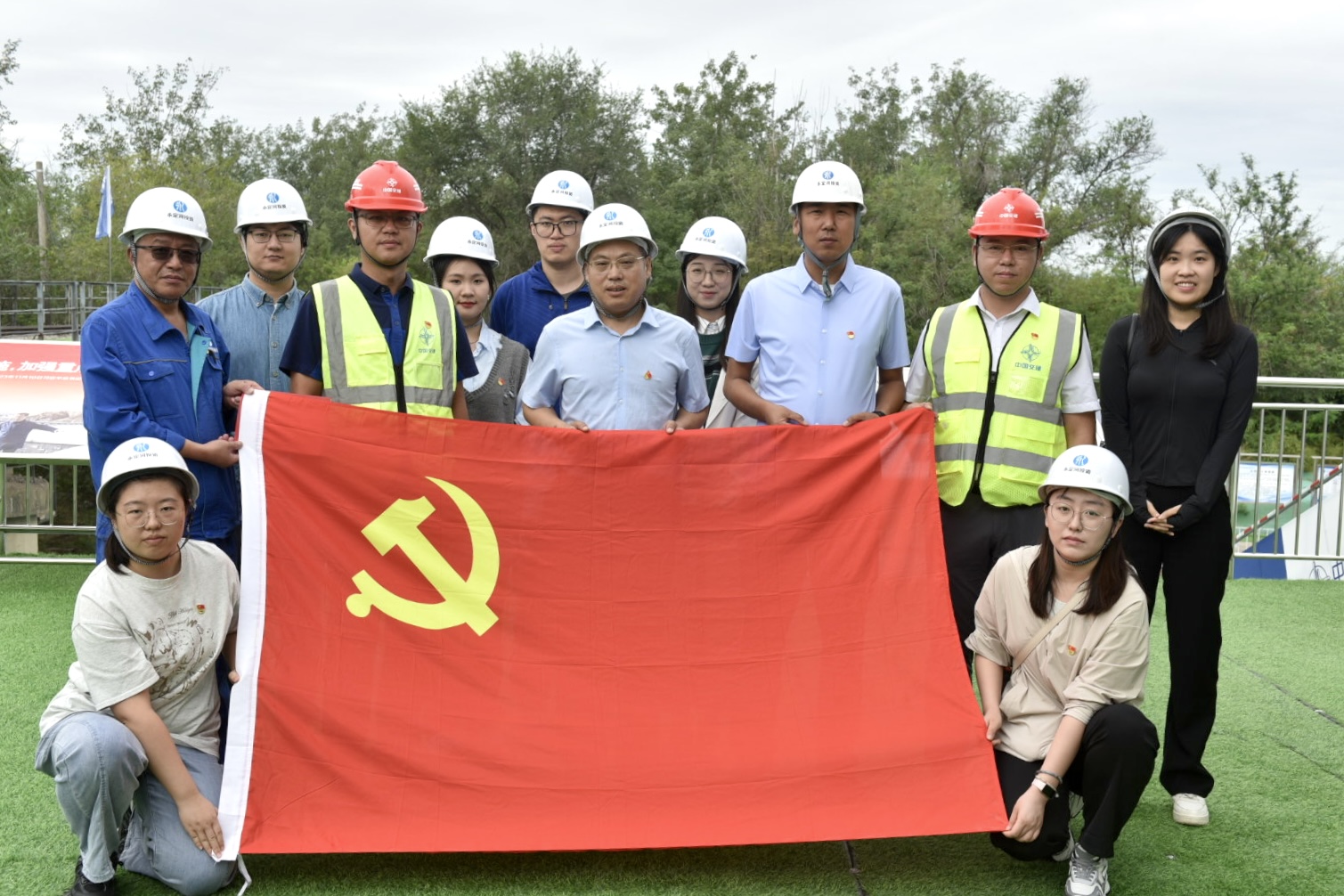 北京災后恢復重建聯合黨支部舉辦“黨建進工地”主題黨日活動