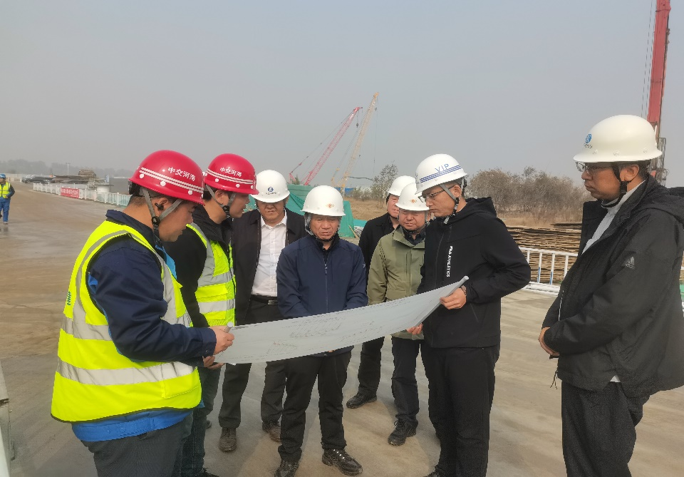 公司主要領導到永定河盧梁段綜合提升工程檢查指導工作