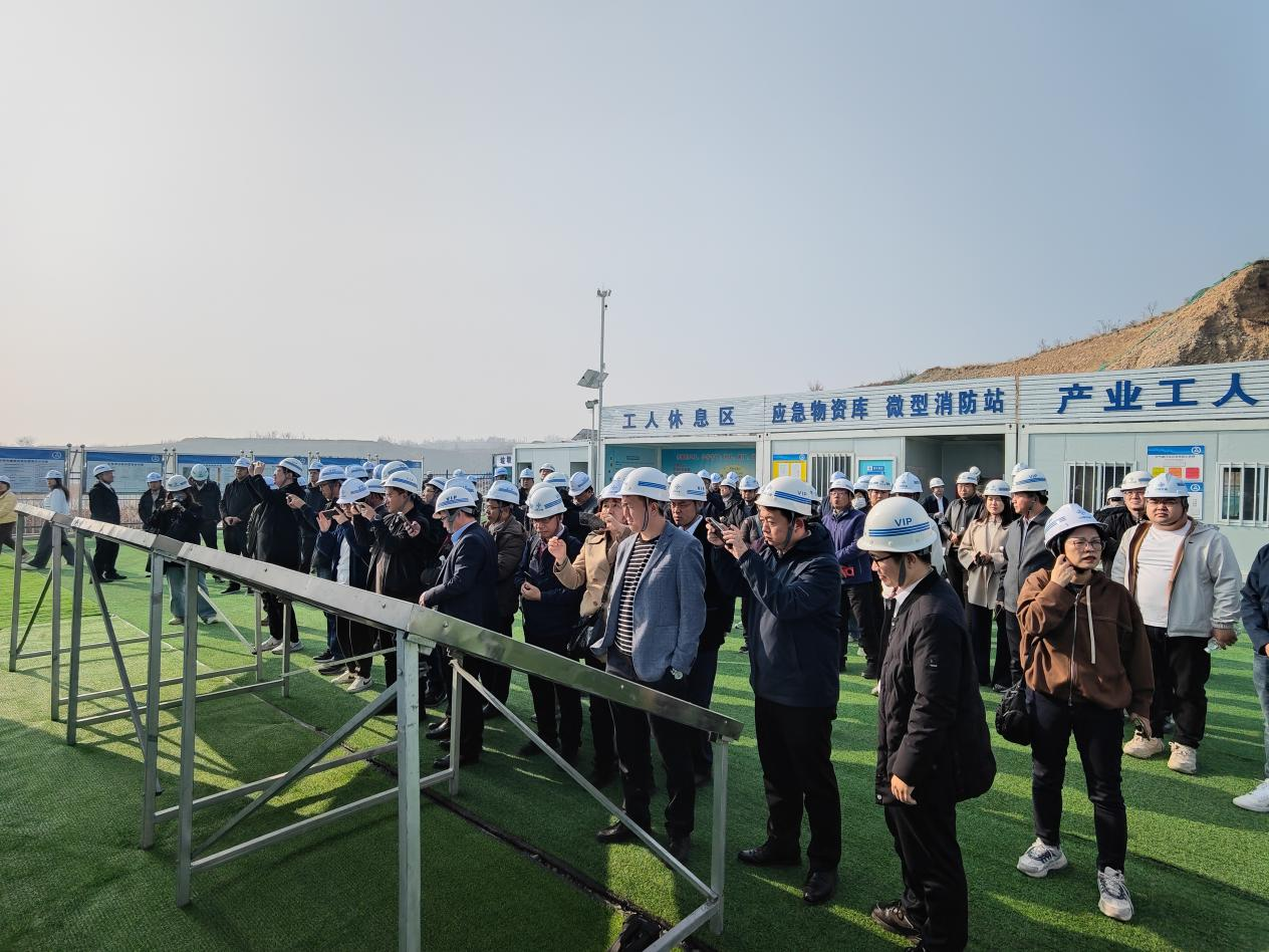 中國湖庫清淤與泥沙利用協同創新平臺一行參觀考察官廳水庫清淤試點工程和洋河水庫水生態修復工程