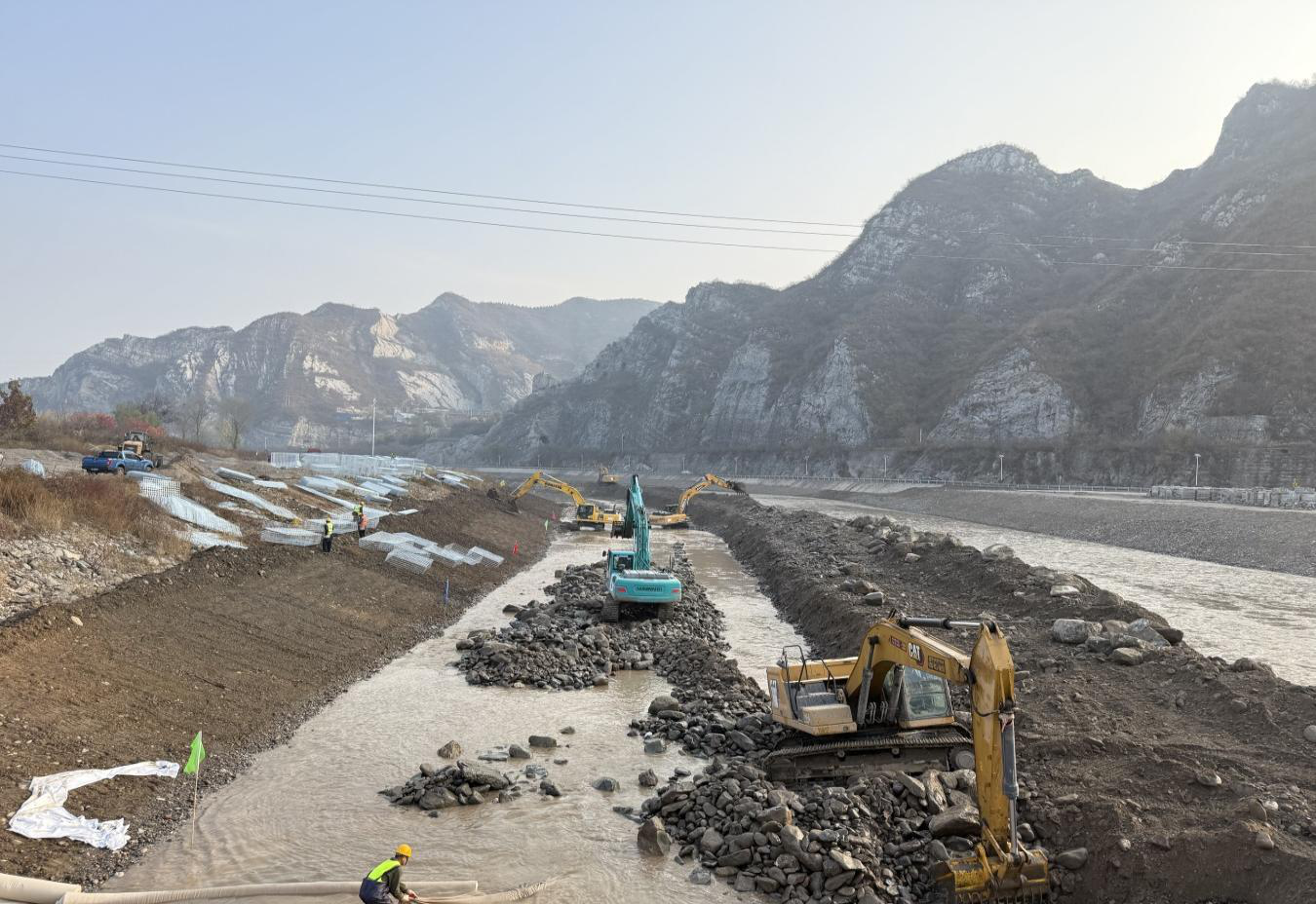一線傳真 | 永定河山峽段綜合提升工程超額完成月度計劃任務