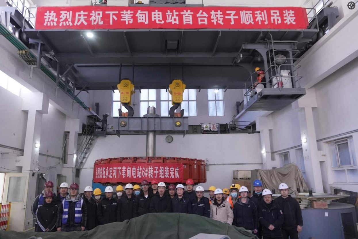 一線傳真 | 下葦甸電站首臺機組轉子順利完成吊裝