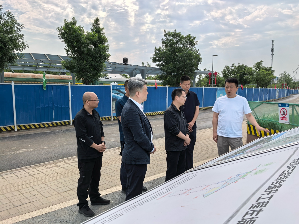 石景山區區長萬隆檢查永定河盧三段綜合提升工程