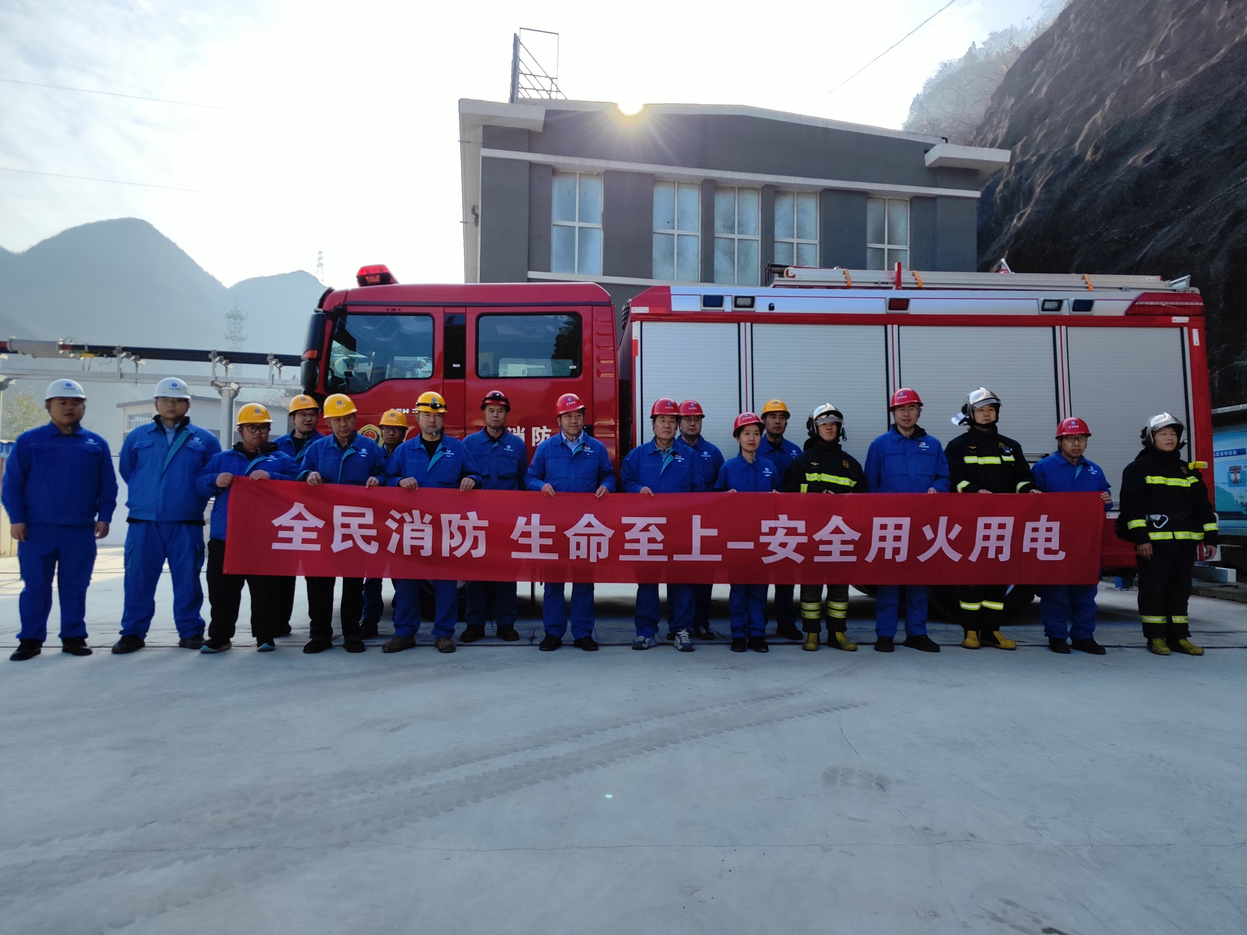 北京運營公司與門頭溝區消防支隊聯合開展消防技能提升與滅火演練