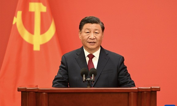 （二十大受權發布）習近平在二十屆中共中央政治局常委同中外記者見面時強調 始終堅持一切為了人民一切依靠人民 以中國式現代化全面推進中華民族偉大復興