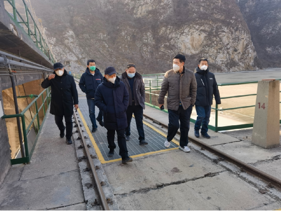 公司主要領導檢查永定河山峽段節日運行情況并慰問一線員工